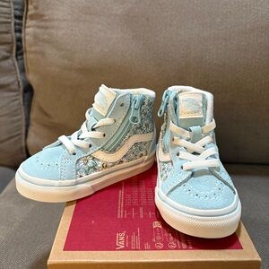 Vans high top daisy Sneakers little girls size 5